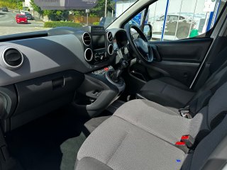 /photos/10961/380512cd-dd4b-77e8-ac94-5ec4186f7164_i320x240.jpg